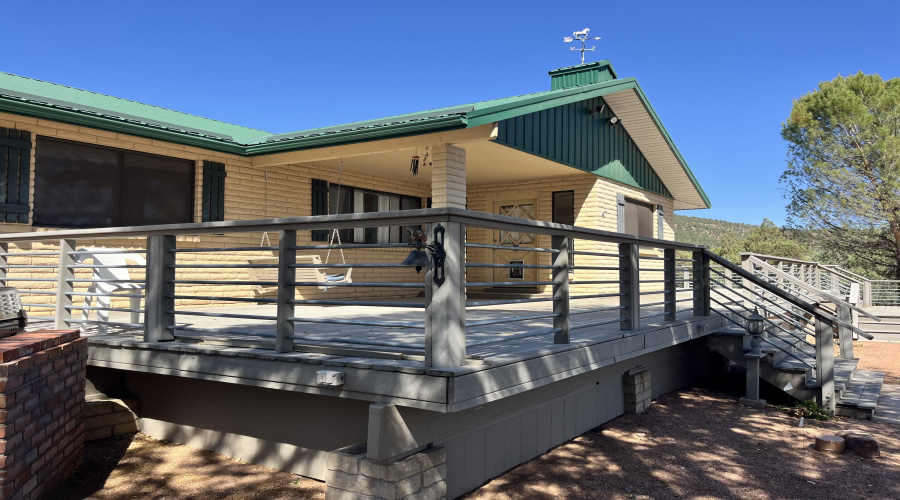 300 degrees wraparound porch