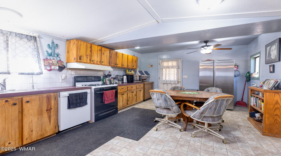 Eat-in Kitchen