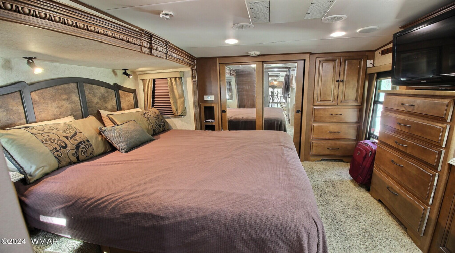 KIng size bed