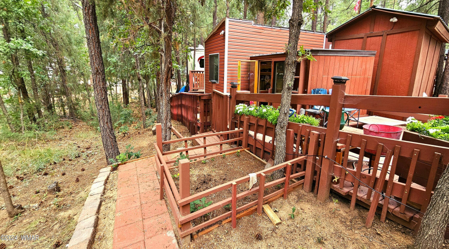 Double Lot, Deck & Garden
