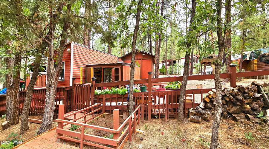 Double Lot, Deck & Garden