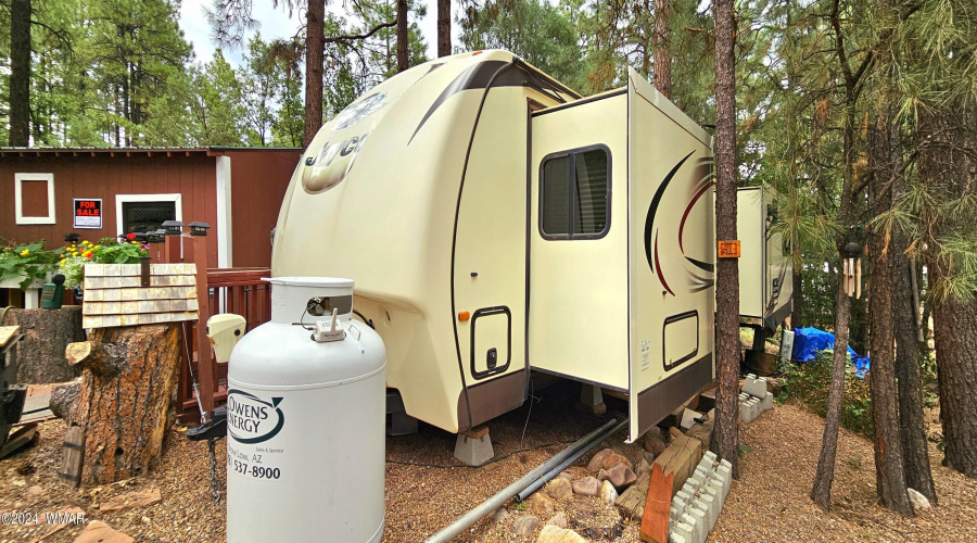 2016 RV with 3 Slide Outs