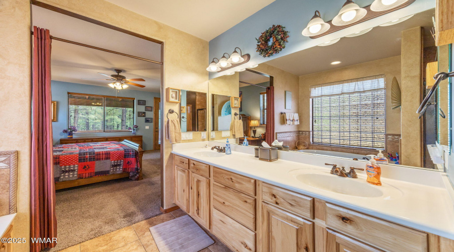 Primary En Suite with Dual Sinks