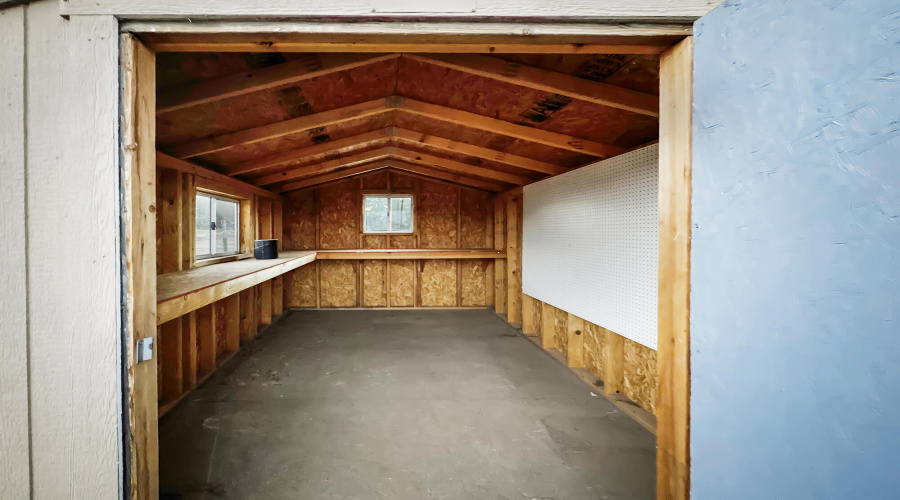 32 - Shed