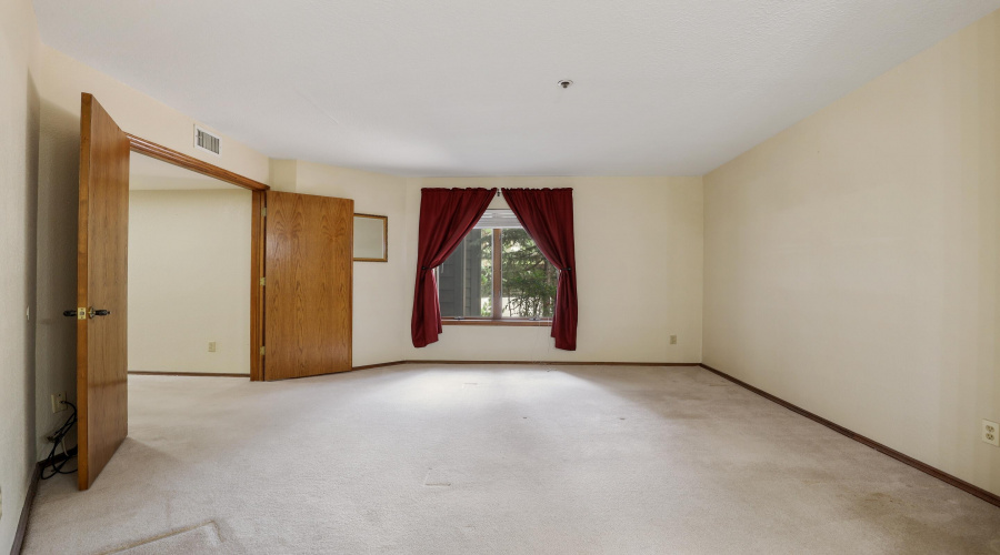Master Bedroom (2)