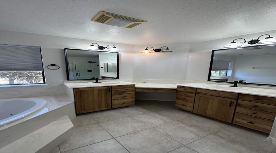 Bath with tub