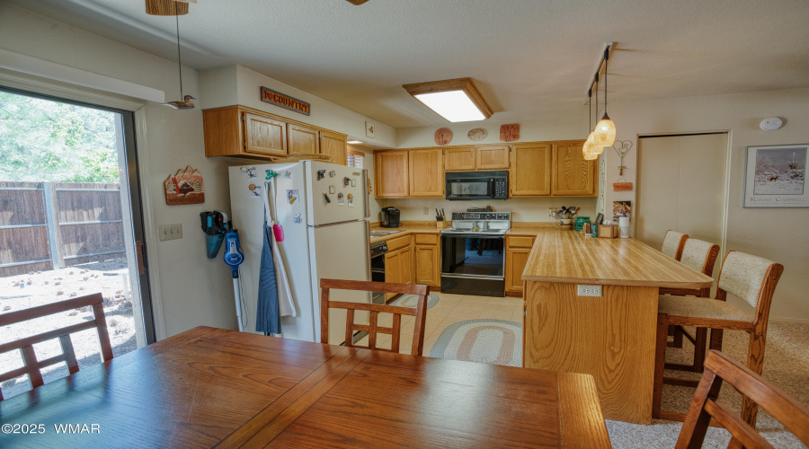 Kitchen/Dining Off Back Patio
