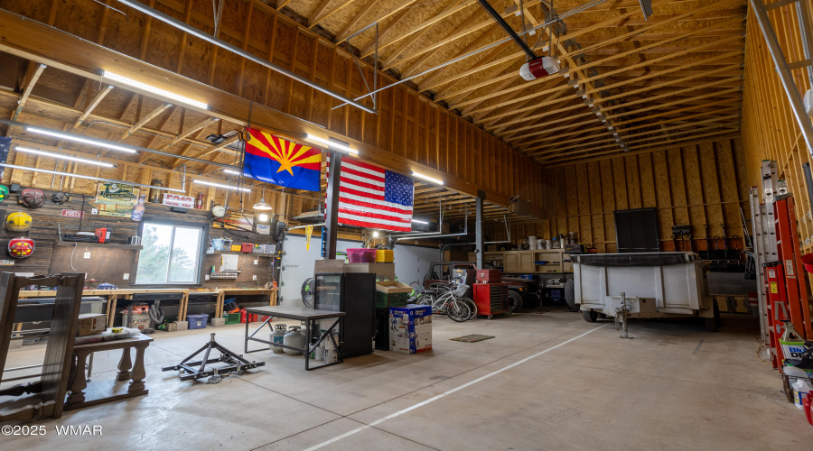 Huge 5-Bay Barn/Shop/Garage
