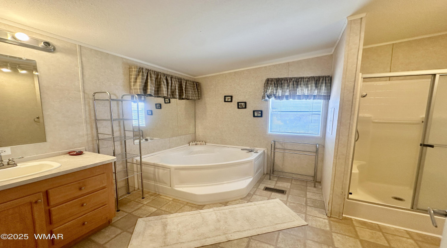 FULL PRIMARY BATH