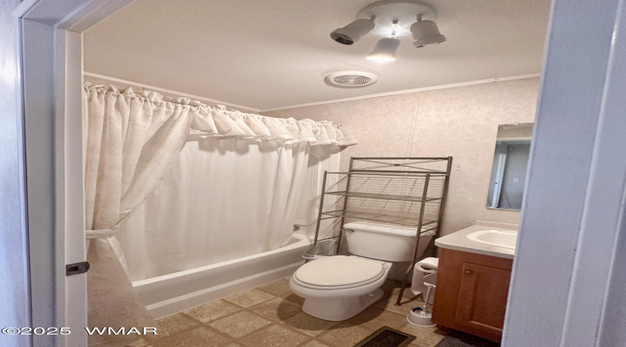 HALL BATHROM