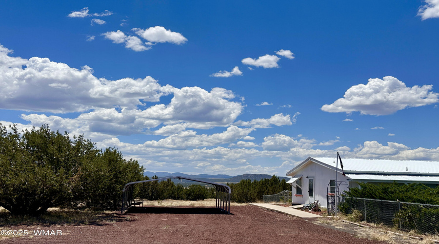 FRONT /FENCED & GATED