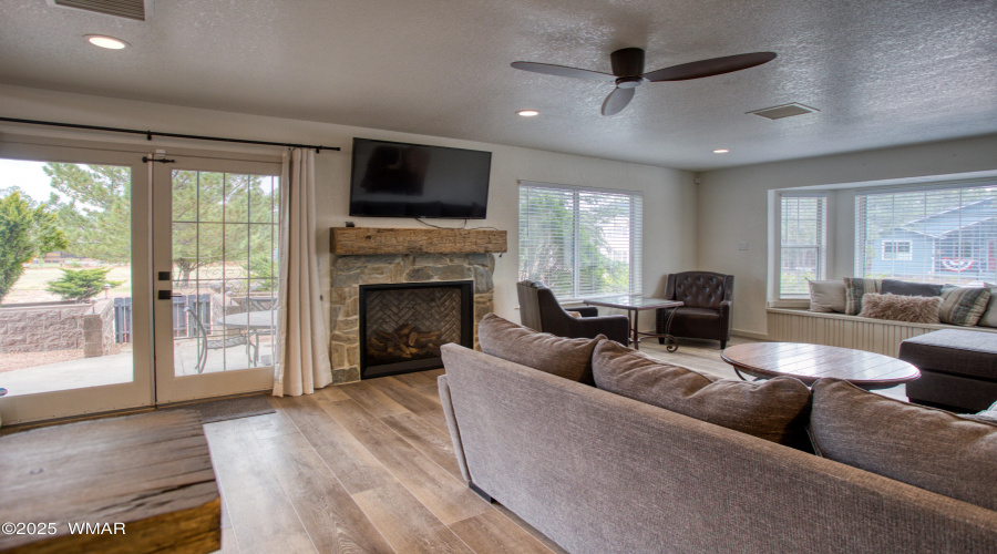 Family room to Deck