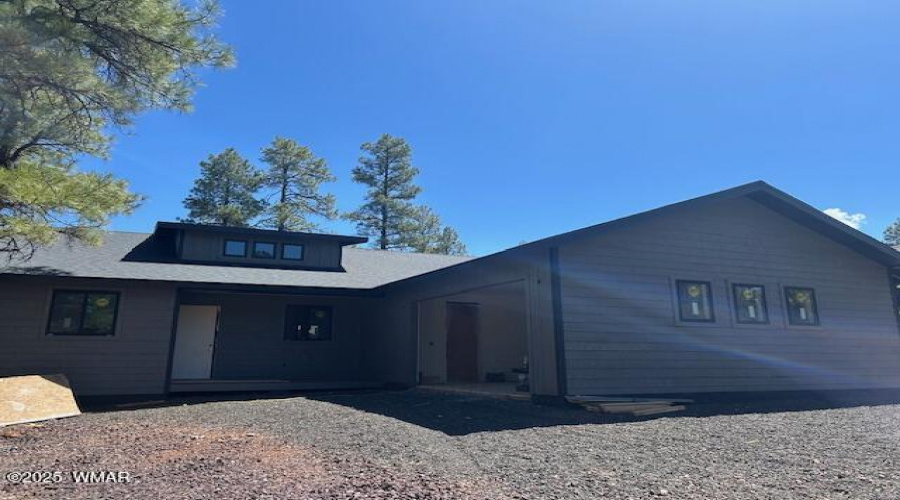 exterior photo of mariposa