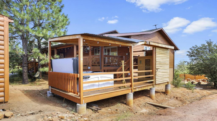 Deck w Jacuzzi & Sauna