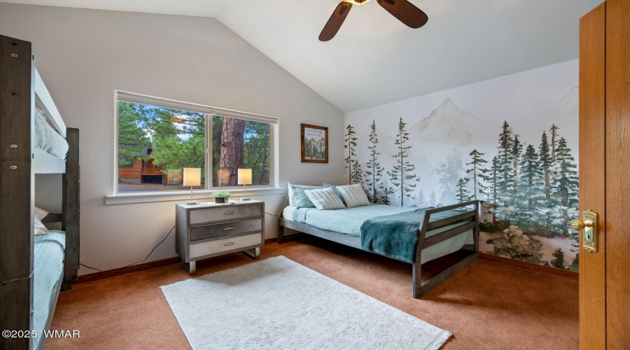 Guest bedroom #1