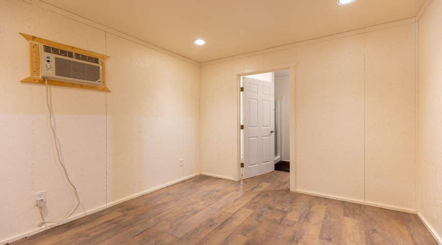 42-web-or-mls-photo(42) 828 N Gun Creek