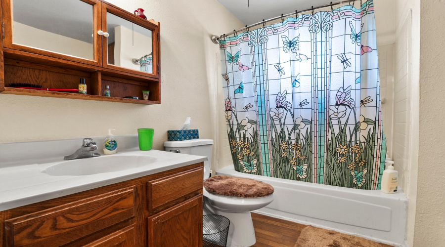 Full Bathroom