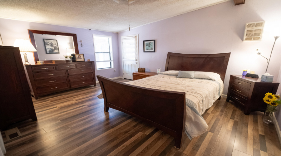 Large main bedroom