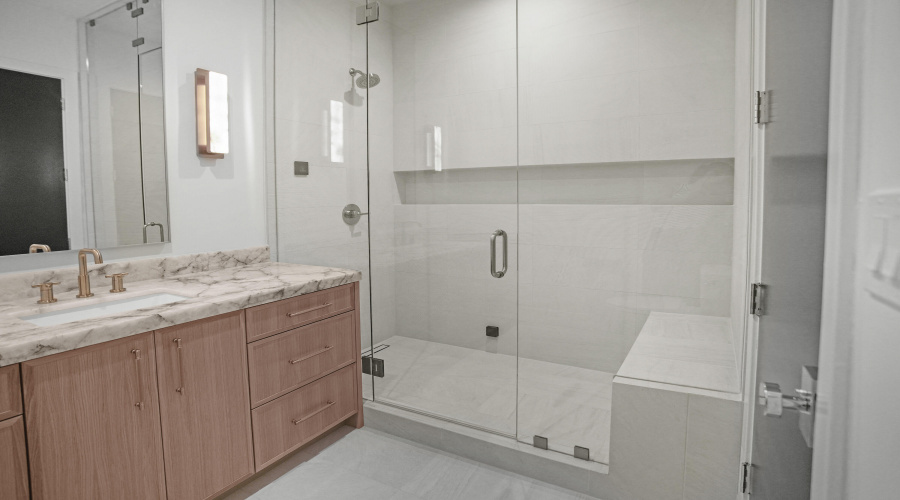 Guest Quarters Bath w/ Steam Shower
