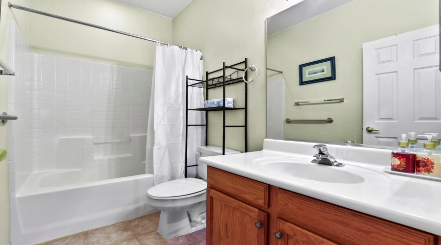 PRIMARY EN SUITE BATHROOM