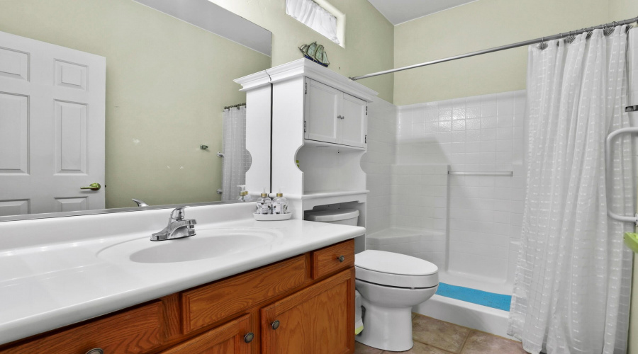 EN SUITE BATHROOM