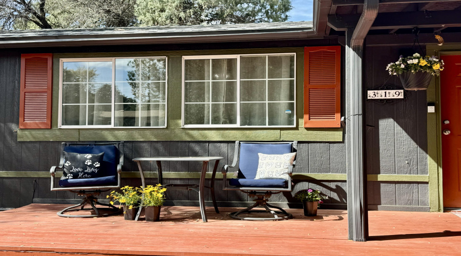 Relax on the front deck!