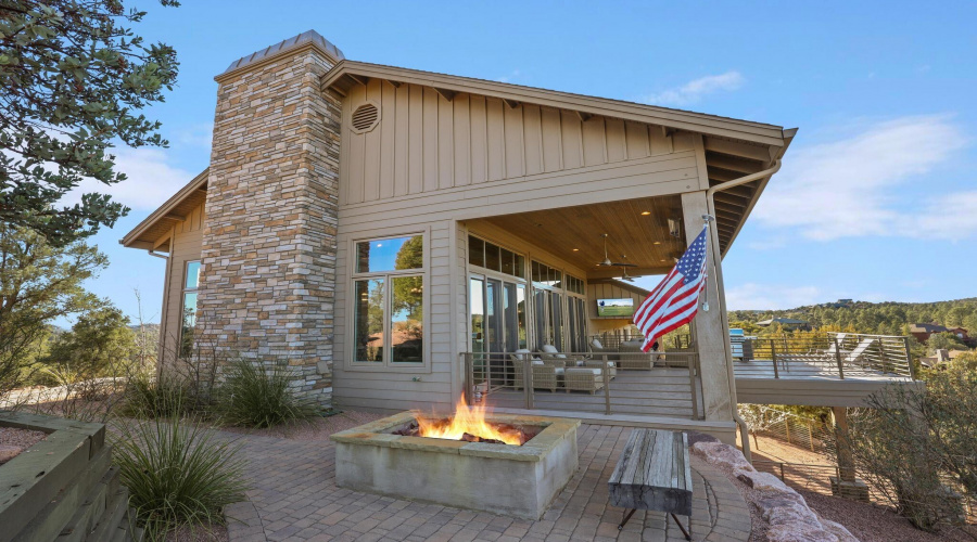 040_Exterior Firepit