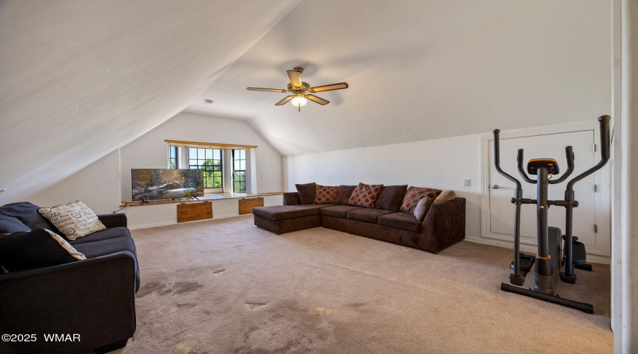 4th Bedroom/ Bonus room upstairs