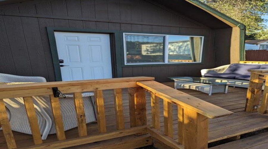 Front w large deck