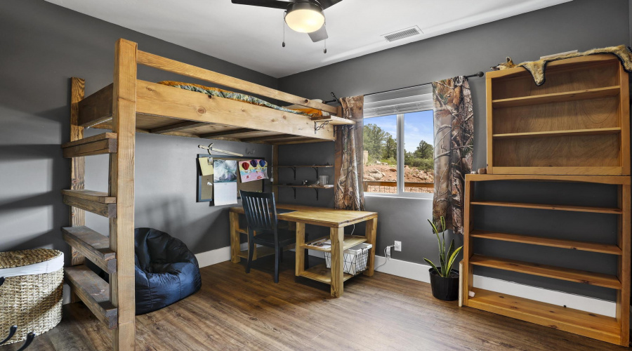 Guest bedroom 1 1E0A5457