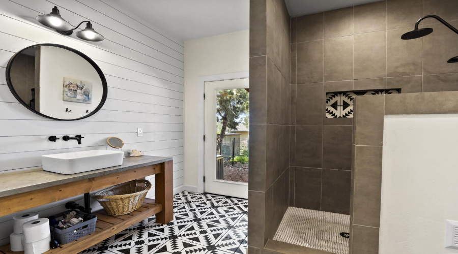 Second primary suite, bathroom1E0A5517