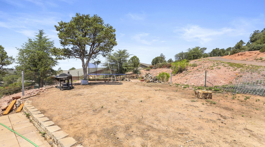 Upper yard 1E0A5616