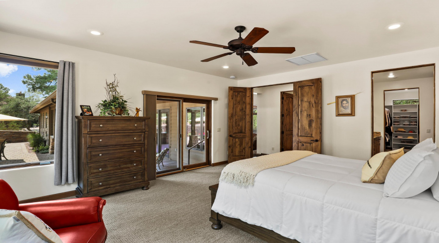 Master Bedroom (2)