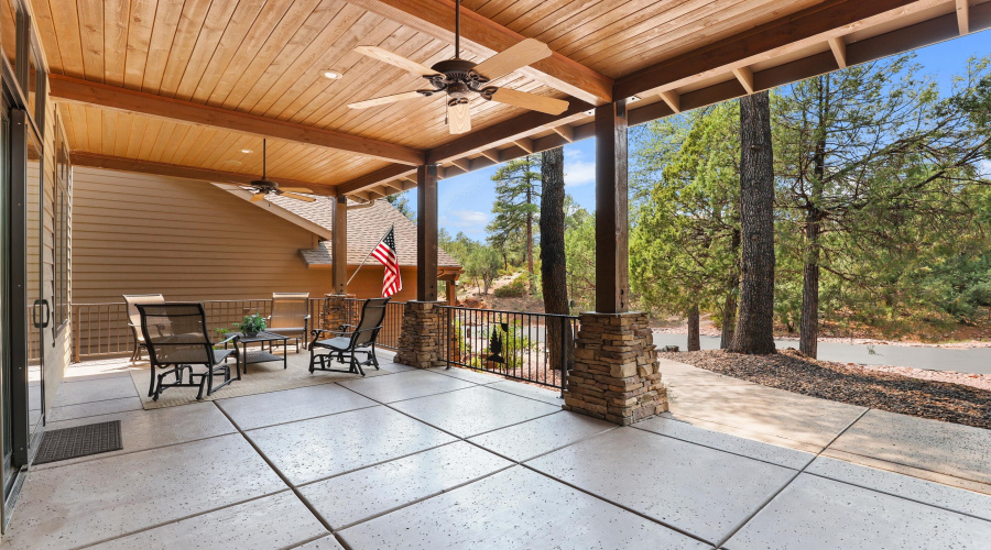 Front Covered Patio (1)