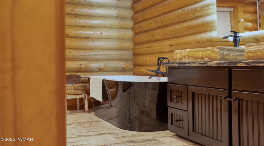 Master soaking tub