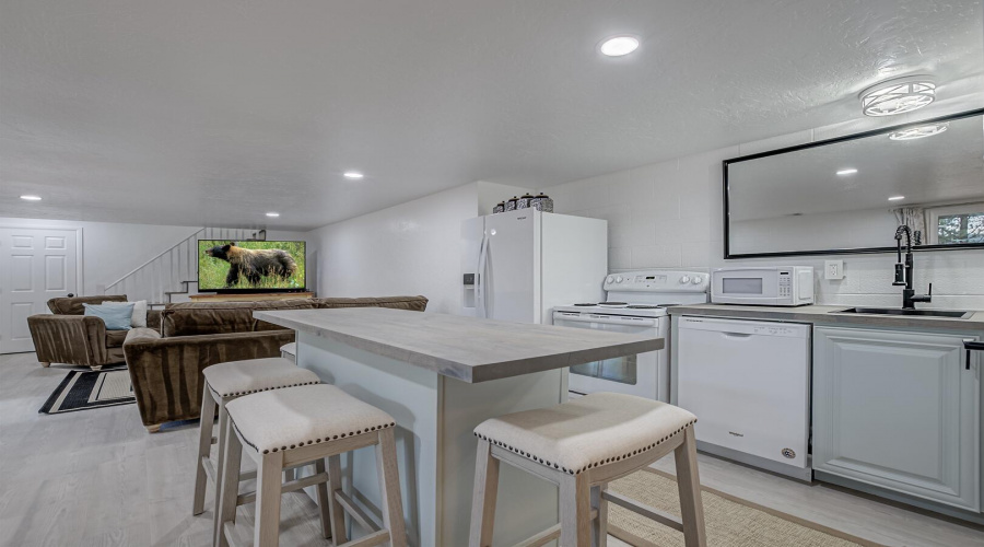 Guest Quarters Full Kitchen