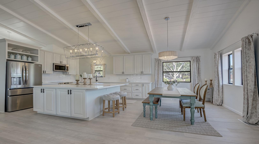 Kitchen & Dining