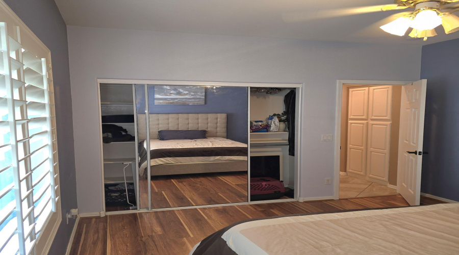 Bdrm that Backs to Gst Bath
