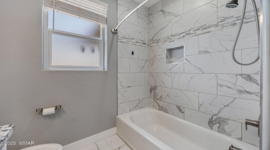 874 W 7th St S