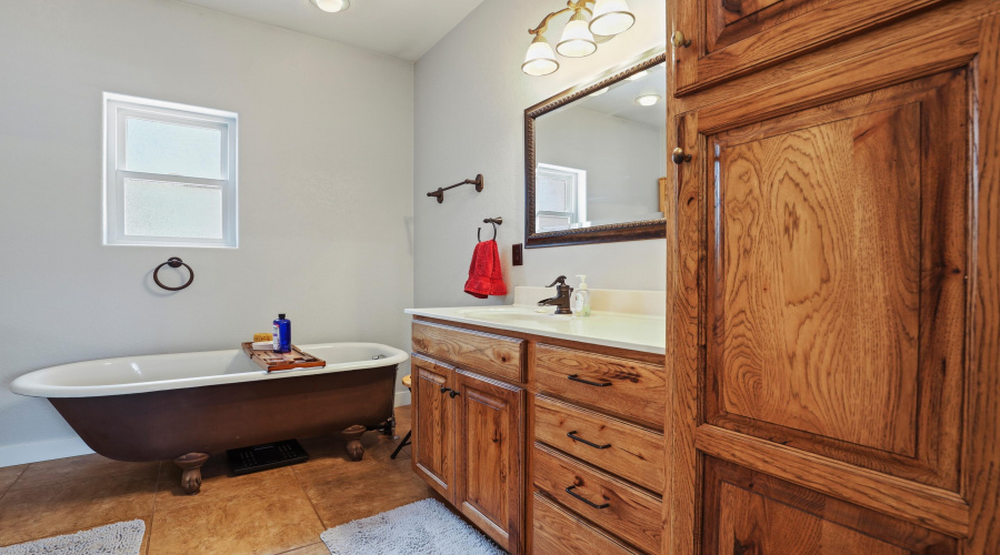 Master Bathroom Claw Tub