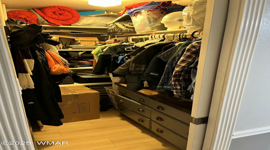Walk-in closet