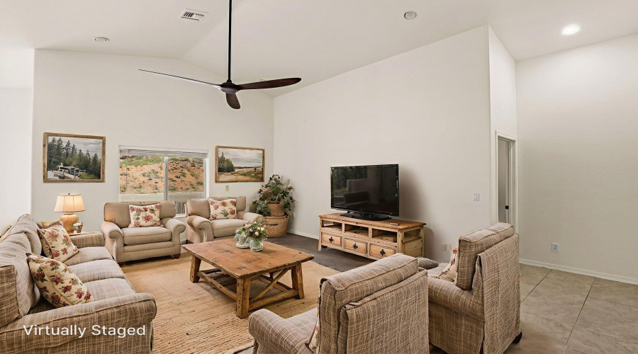 1014 W Summit Street VS-Living Room