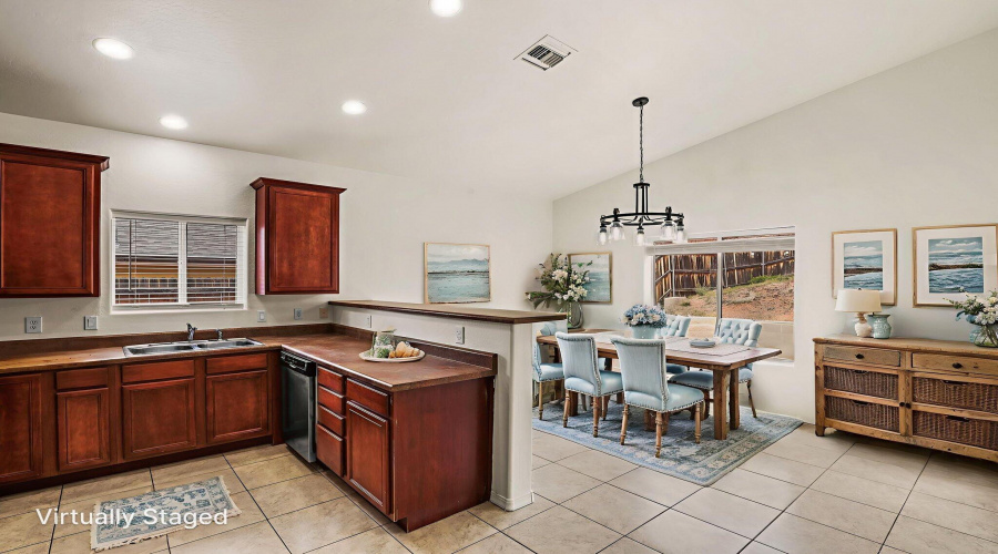 1014 W Summit Street VS-Dining Room