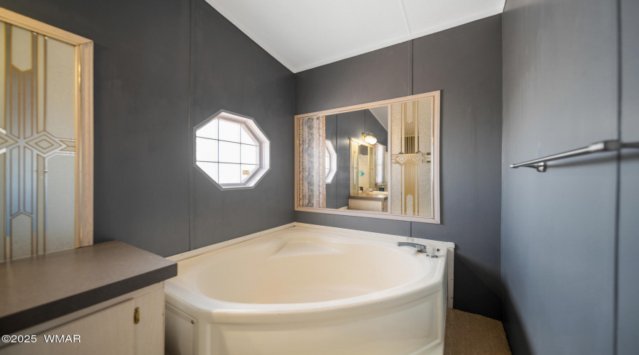 GARDEN TUB