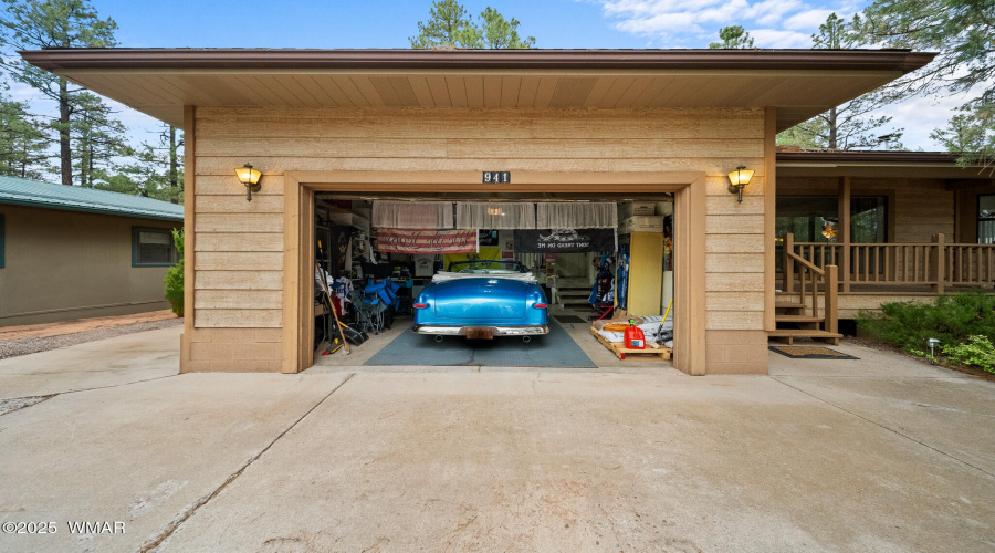Oversized 1 Car Garage