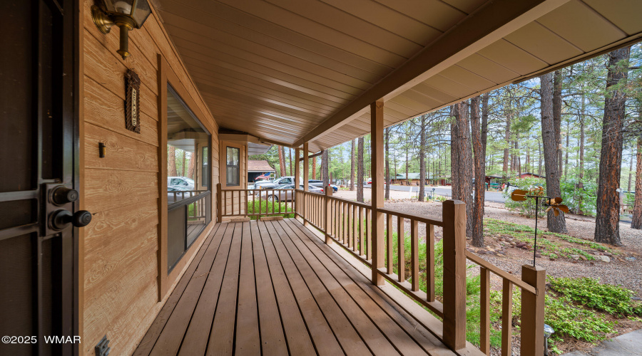 Beautfiul Front Deck