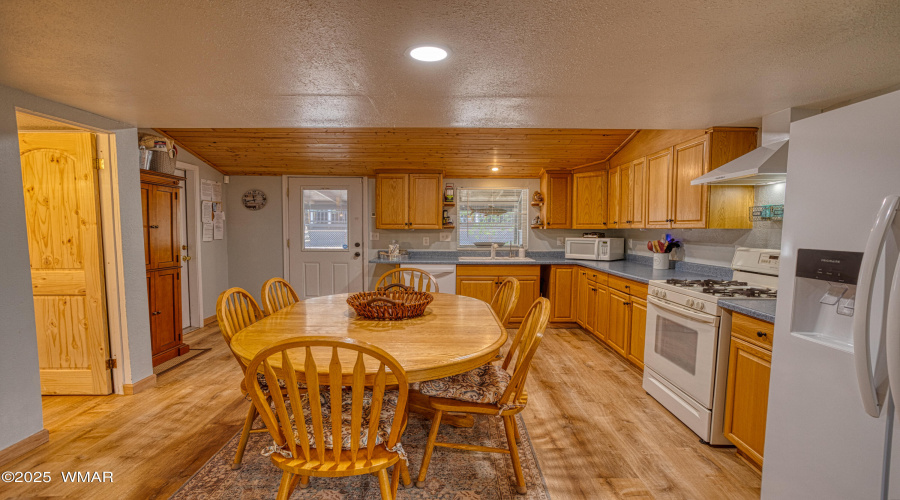Dining to Kitchen
