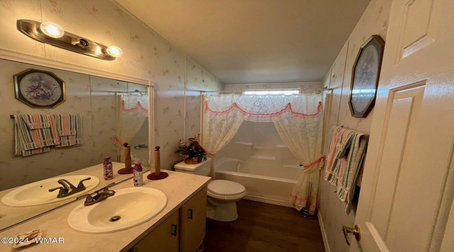 hall bath 181