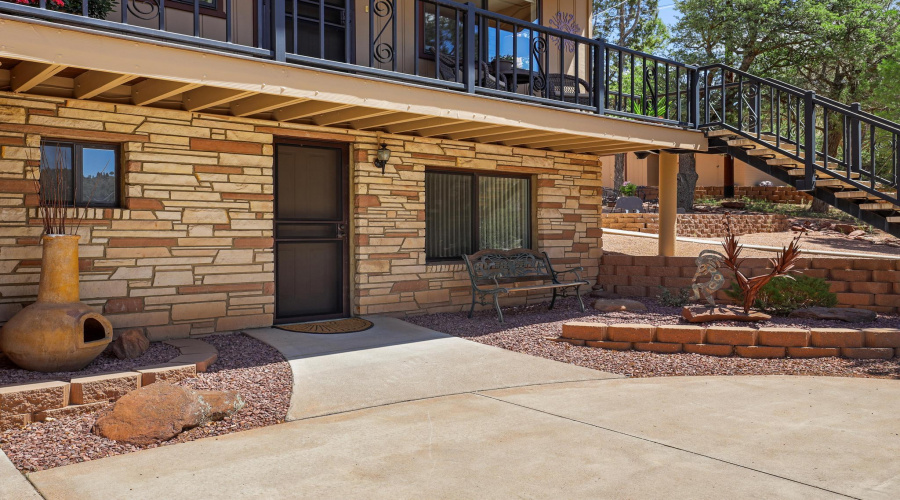 Walk-out Basement/Guest Quarters