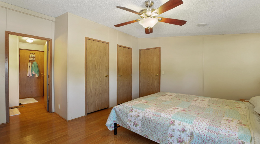 Master Bedroom (2)